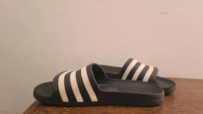 Chinelo slide adidas original seminovo