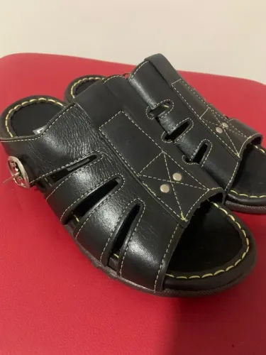 chinelo em couro legítimo N 38
