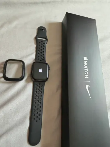 Apple Watch SE - Black - Nike edition - 40mm