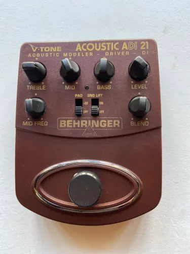 PEDAL EFEITO ACÚSTICO VIOLÃO BEHRINGER V-TONE