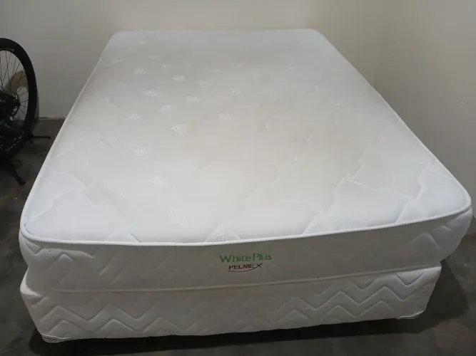 Vende-se Cama de Casal