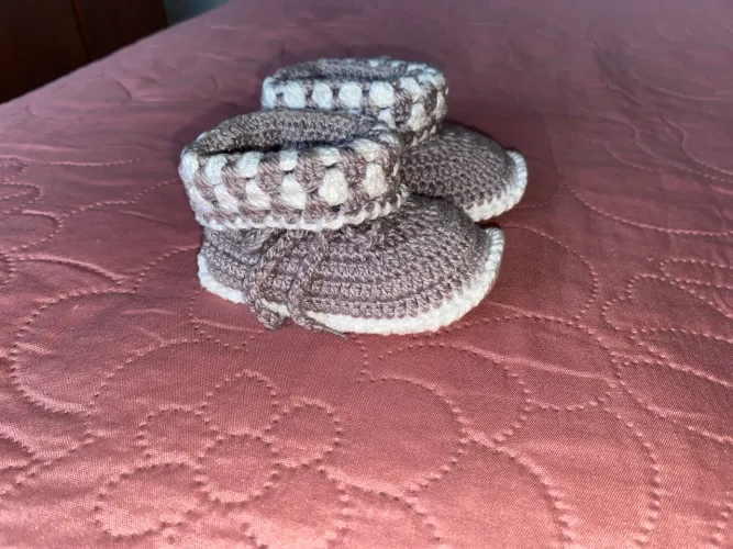 Botinha para bebê de crochê