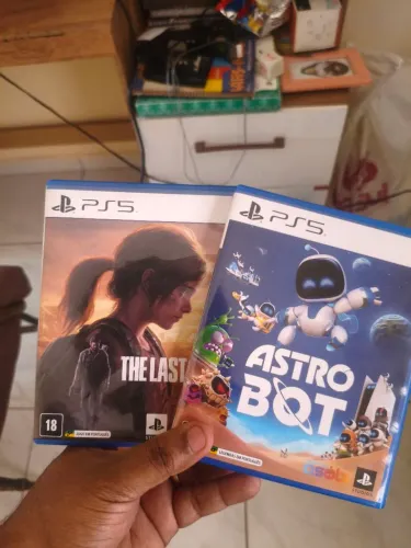 The Last of Us part 1 e Astro Bot