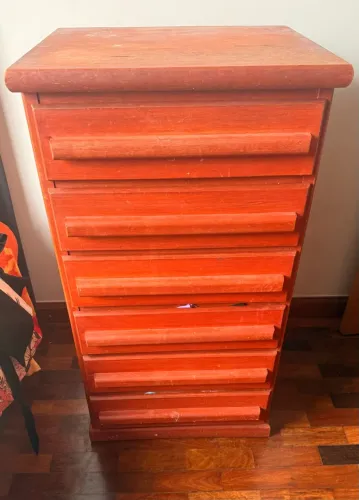 Vende se Comoda em madeira maciça