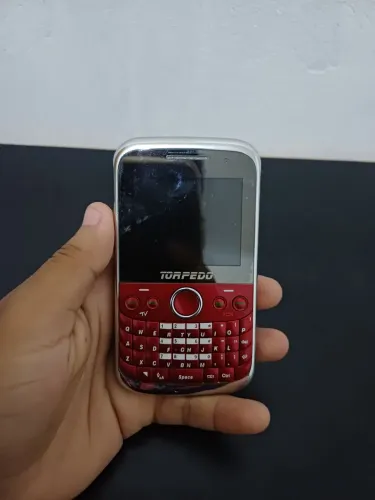 Vendo celular antigo de botão em ótimas condições funcionando perfeitamente e caixa 