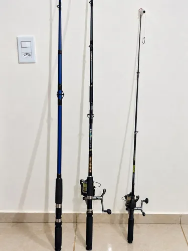 Kit 3 Varas de Pesca + 2 Molinetes - Ótimo Estado