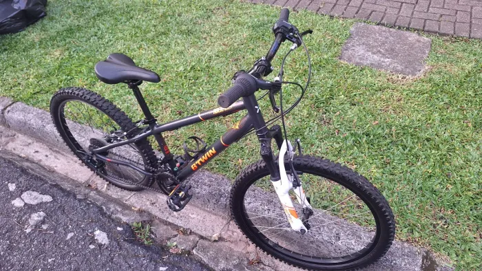 Bicicleta Mountain Bike aro 24" com Suspensão Dianteira