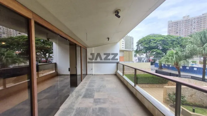 Oportunidade - Um por Andar no Cambuí: Mansão Suspensa com 4 Suítes e Vagas Paralelas no