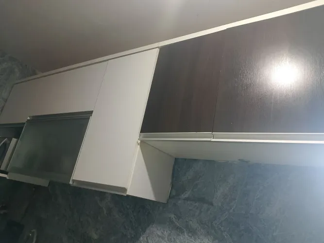 Armário 5 portas com divisórias bastante espaçoso