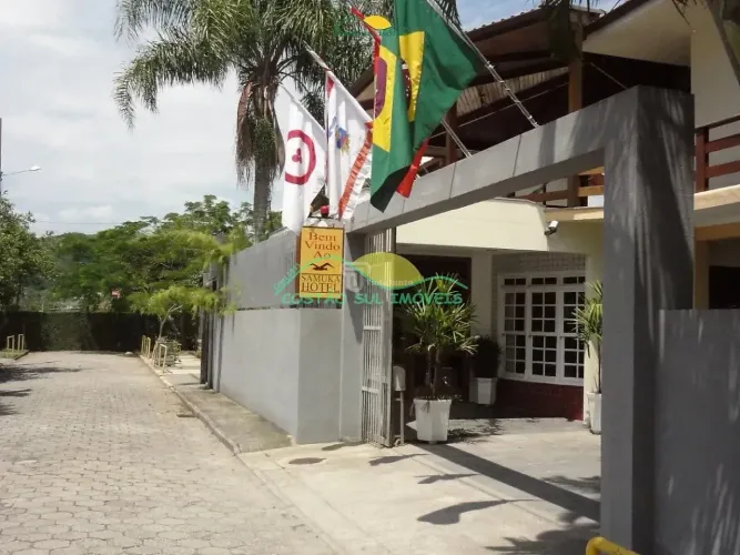 Hotel próximo a Lagoa e da Praia da Joaquina e Praia Mole, com 45 unidades habitacionais n