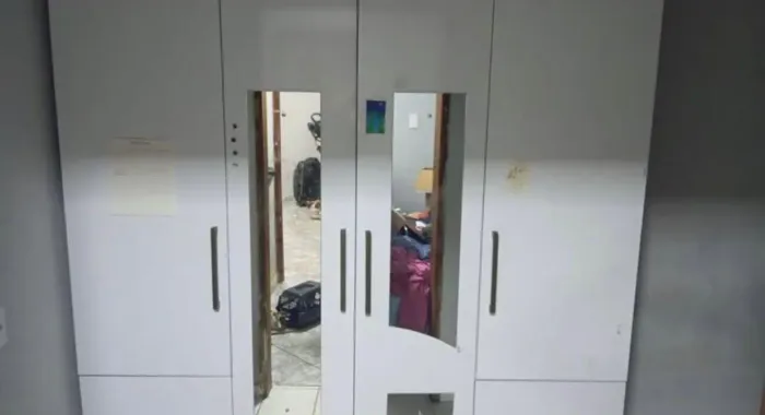 Vendo guarda roupa 6 portas com apenas 10 meses de uso