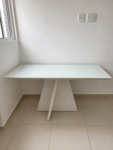Mesa para 4 cadeiras em madeira laqueada