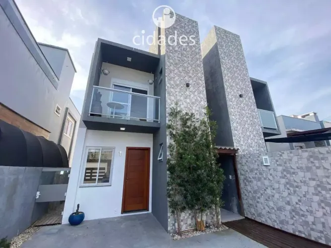 Locação de casa sobrado 2 dormitórios com garagem no Rio Vermelho, Florianópolis