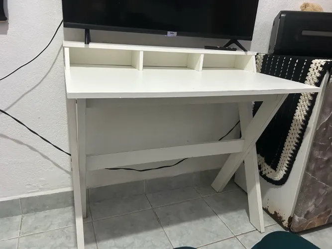 Mesa escrivaninha Branca em ótimo estado!