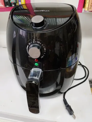 Fritadeira Eletrica Britania 4,1l Air Fryer Bfr10p 127V Usada