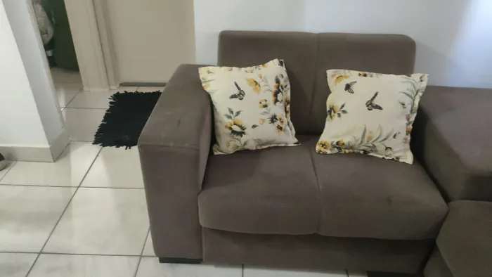 Vende - se sofá de canto.