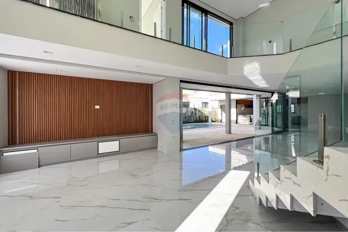 Locação no Alphaville Nova Esplanada com 3 Suítes, salas integradas e piscina