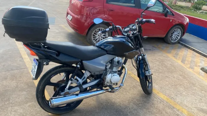 Vendo moto iros 125 rodando pra todo lado 5600 em dias motinha boa anda muito