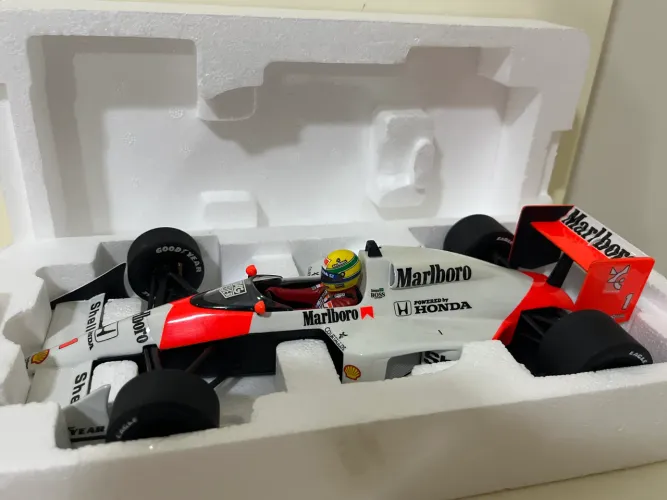 Ayrton Senna F1 Minichamps 1:18 McLaren MP4/5 1989 World Champion 