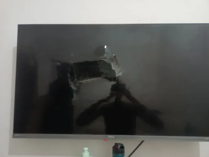 TV quebrada retirada de peças.