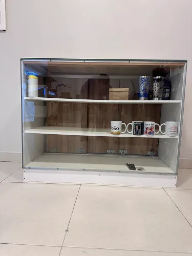 Mostruário em excelente estado com bancada de vidro!