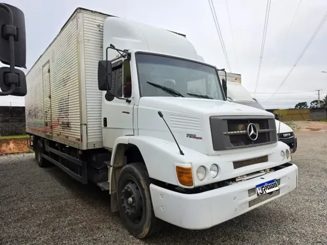 mercedes benz mb 1318 ano 2012 com bau 8.44m x 2.44m