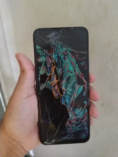 Infinix hot 11 128gb tela quebrada obs apenas venda já é o menor preço não faço entrega 