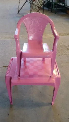 Cadeira e mesa infantil