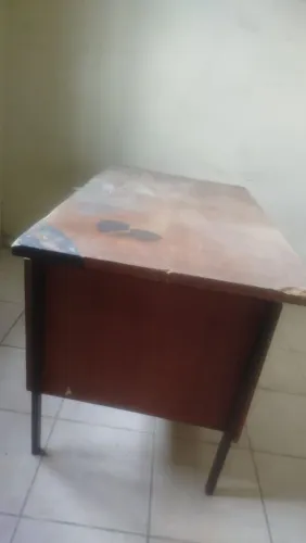 Mesa de madeira maciça 