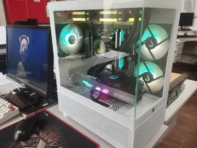 PC Gamer / Ryzen 7 5700x3D / 32 Gb RAM / RTX 3080 / 2,5 Tb SDD