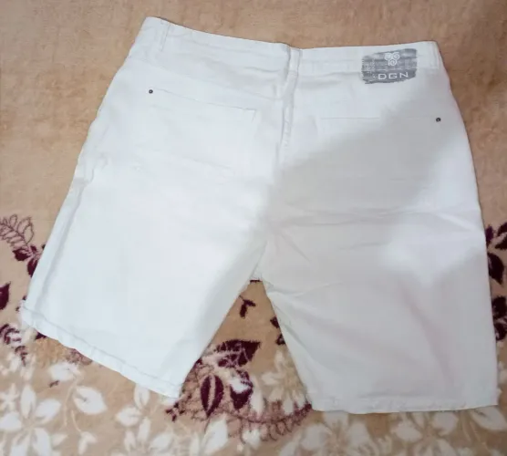 Vendo bermuda jeans branca da DGN