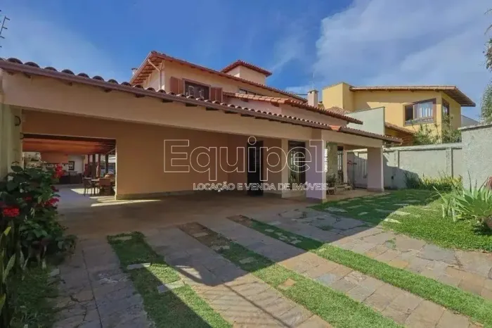 Casa para Locação no Belvedere | 5 Quartos, Espaço Gourmet e 6 Vagas