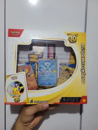 Coleção Com Pôster Pokémon Celebração 30 Anos 21 Cartas