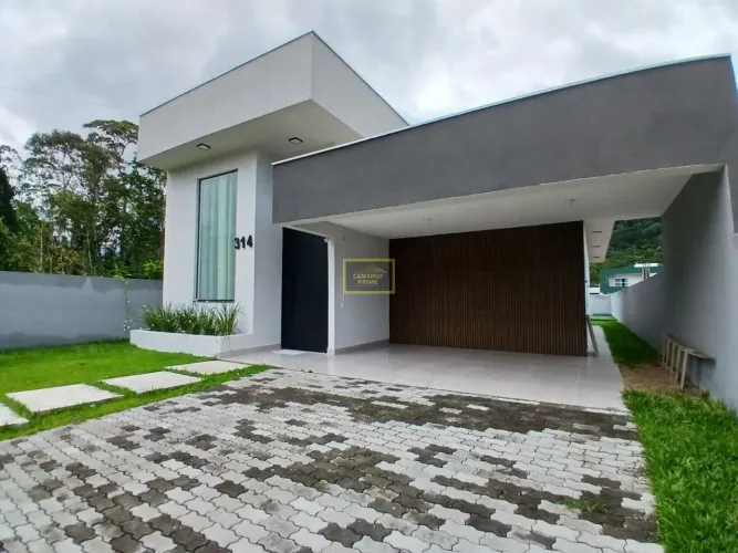 Casa Térrea em Condomínio Fechado à Venda