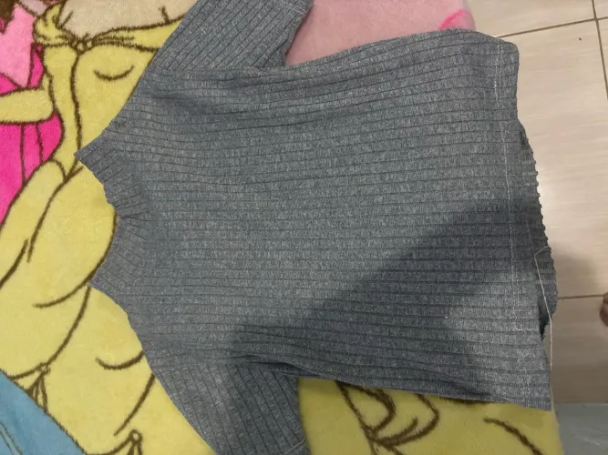 Cropped cinza