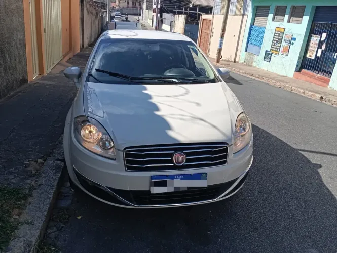 Fiat Linea Essence Dualogic 1.8 Flex 16V 4P 2015