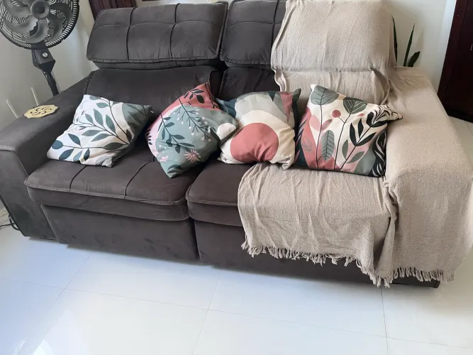 Vende-se sofá retrátil marrom