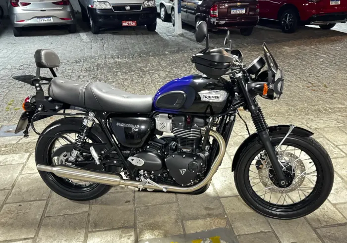 Linda Triumph Boneville Edição Especial Stealth, uma das cinco que vieram para o Brasil.