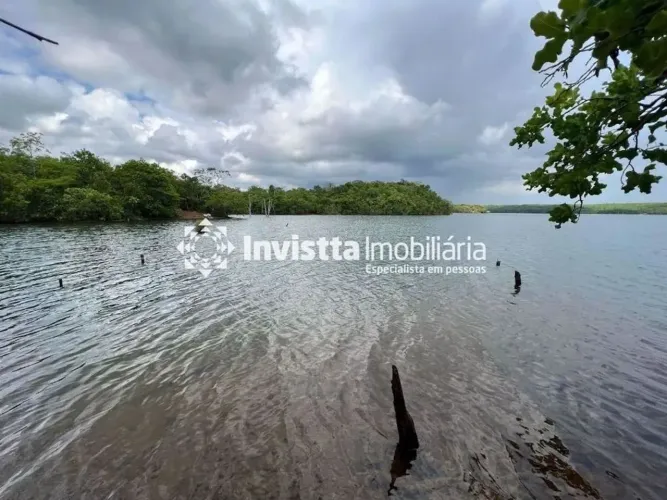 Chácara à venda à beira do lago com 4.000 m², 300 metros de frente para o lago e excelente