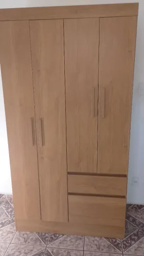 Vende-se guarda roupa semi novo de 4 portas