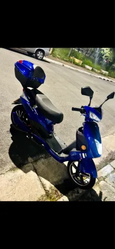 Scooter elétrica Bolt RS 