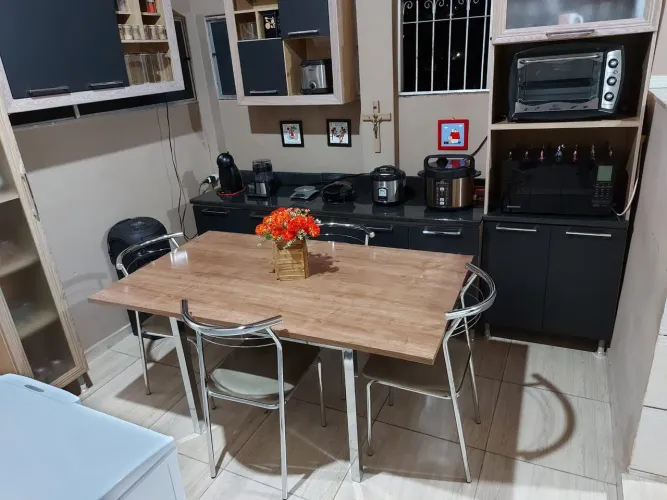 Mesa 6 cadeiras - Marca Carraro