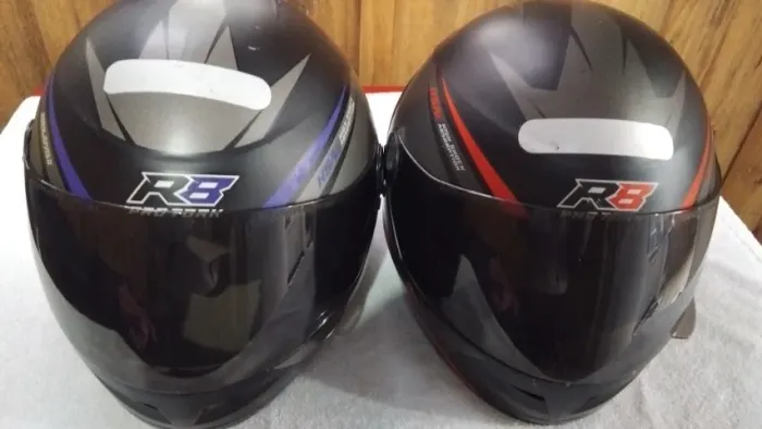 2 capacetes r8 pro tork N ° 56