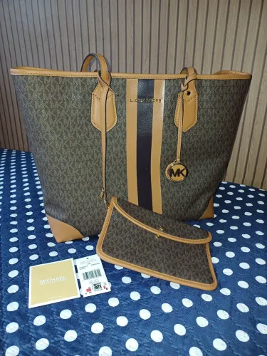Vendo Bolsa Michael Kors Original R$ 300,00. Natália *