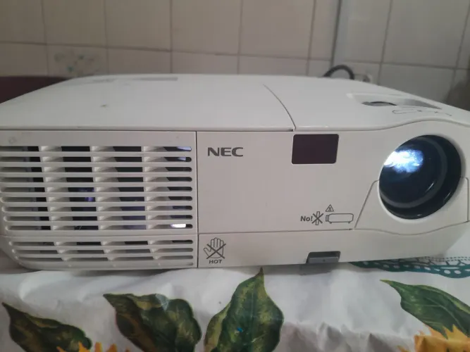 Projetor Nec, Data Show, Telão: CINEMA,  GAMES, AULAS.