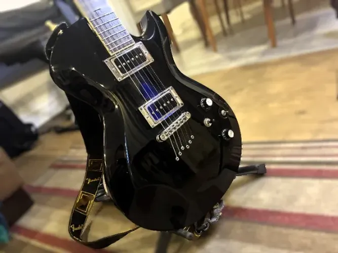 Guitarra Cort Z44 Primeira linha