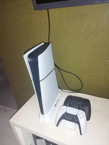 Vendo play 5 slin 2 controles 1 mês de uso 