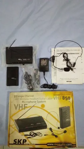 MICROFONE SEM FIO SKP VHF-850 HEAD SET UNIDIRECIONAL 50 METROS
