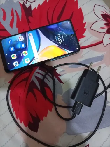 Vendo moto G 22 128 gigas de memória , semi novo , com nota fiscal , valor 350 $