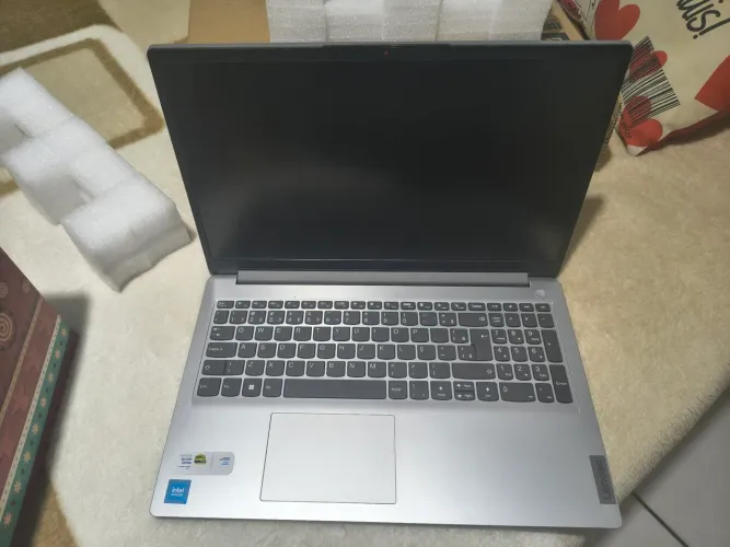 Vendo notebook Lenovo Ideapad 1 s